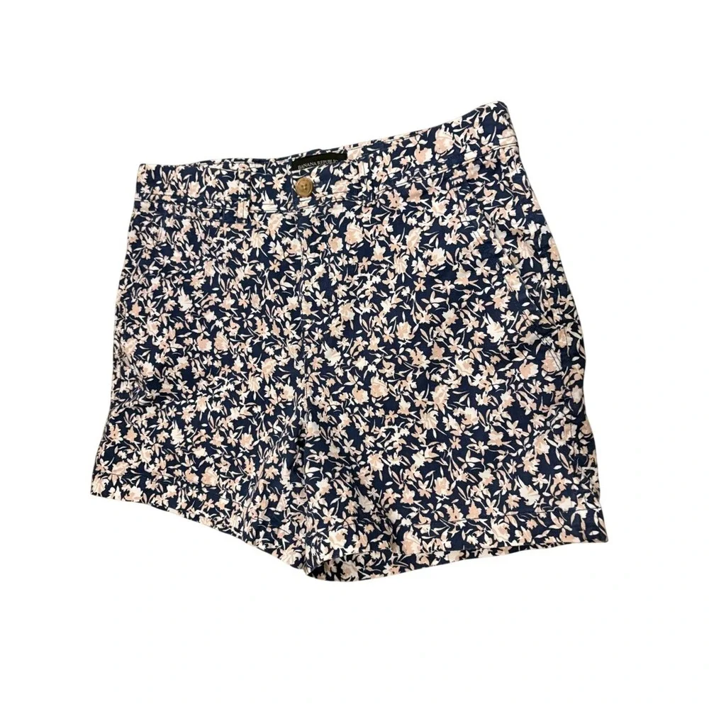 Banana Republic Floral Navy and Blush Women's Shorts‎